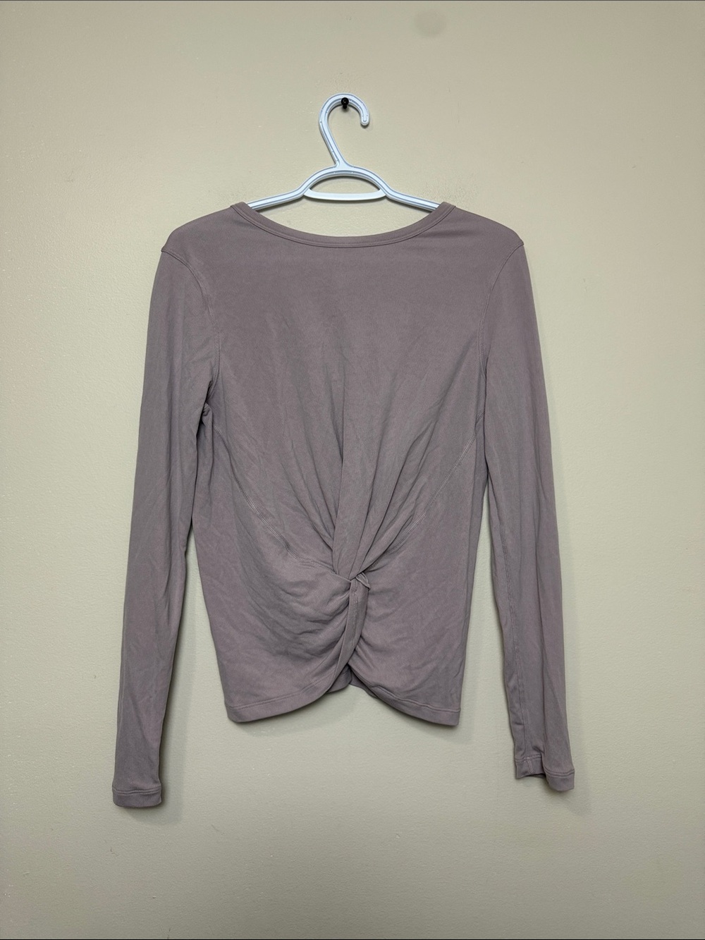lululemon athletica Long Sleeve Twist-Front Top size 8